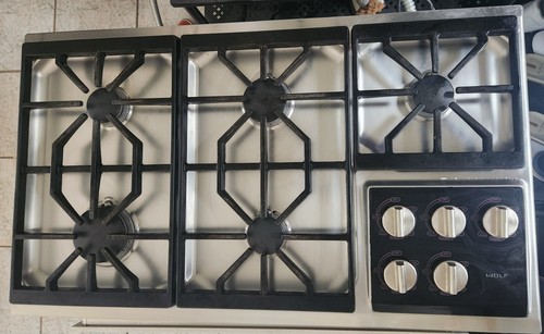 Wolf inch gas cooktop - inch,